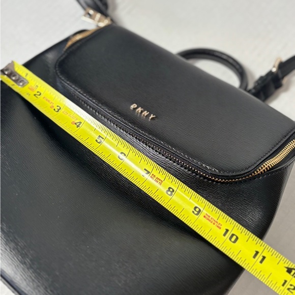 DKNY Bryant Top Zip Backpack Black Gold Hard wear Like New Roomy Bag Stylish - Picture 6 of 8